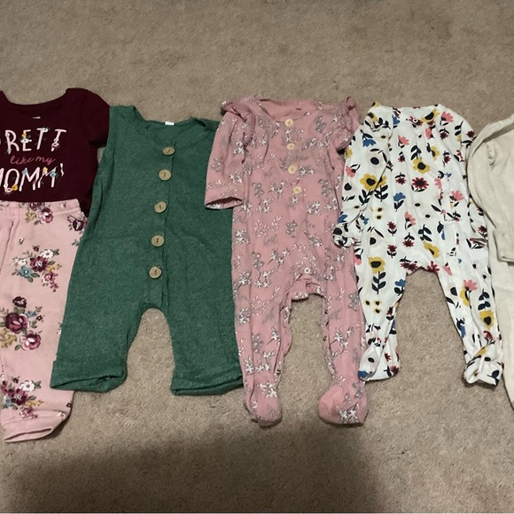 Assorted Baby Clothes Bundle - Picture 5 of 7